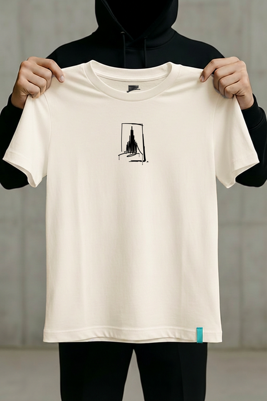 remium T-Shirt in Off-White mit schwarzem Ulmer Münster Motiv und türkisem Hem-Tag