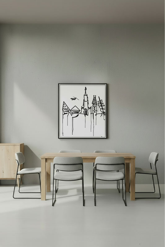 Gerahmter Donauufer-Kunstdruck in 40×50 cm an einer Esszimmerwand; modern eingerichteter Raum mit hellen Holzmöbeln – Urban-Line-Art aus Ulm.